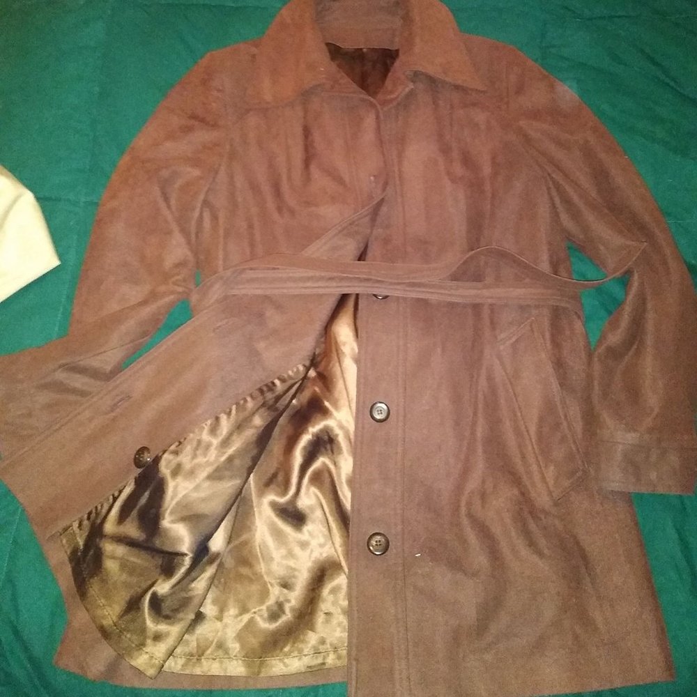 This vintage 1970's ladies trench coat  by Jerold